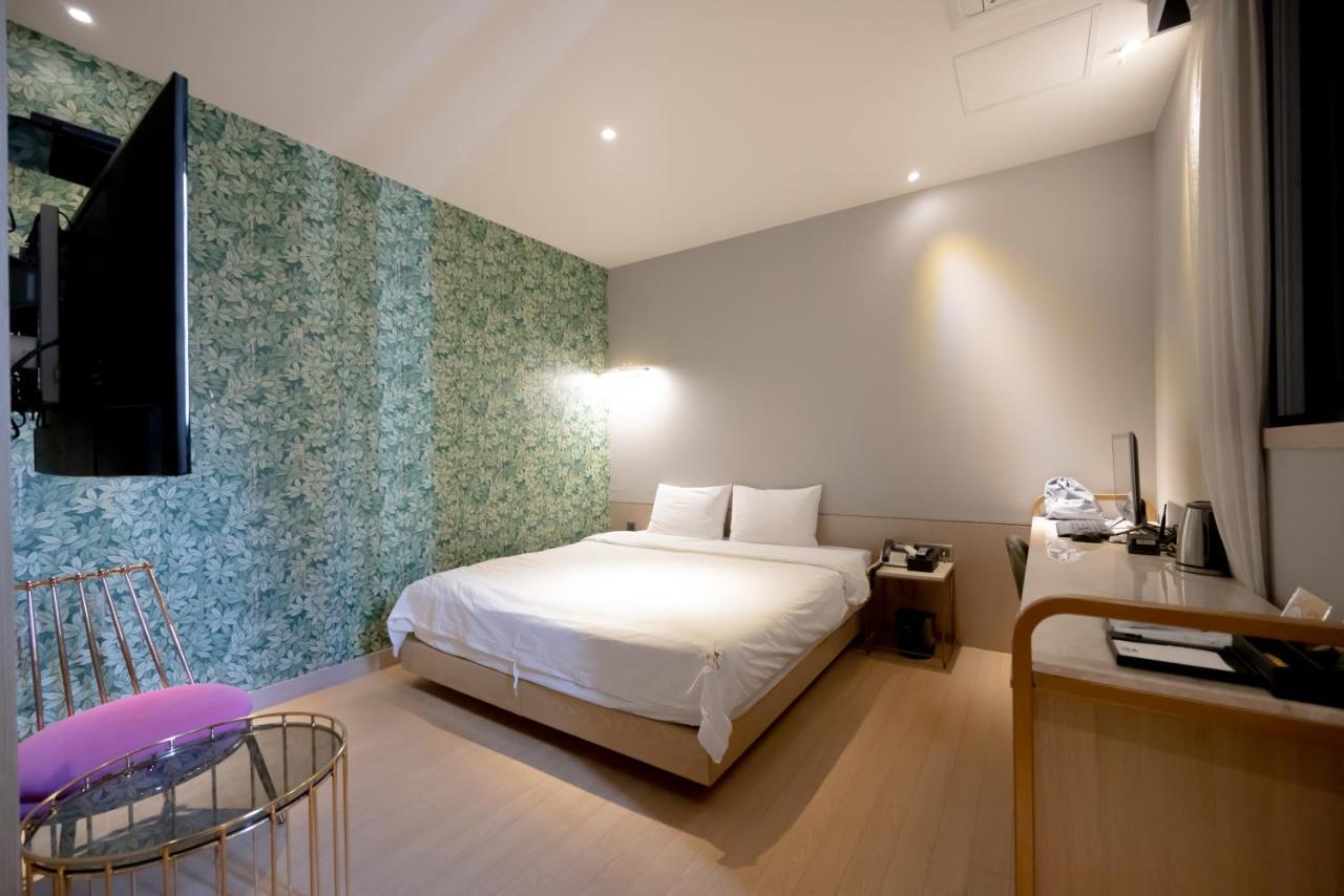Hound Hotel Seomyeon-Beomcheon Пусан Экстерьер фото