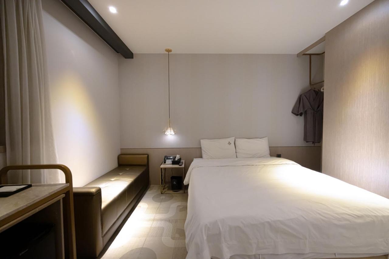 Hound Hotel Seomyeon-Beomcheon Пусан Экстерьер фото