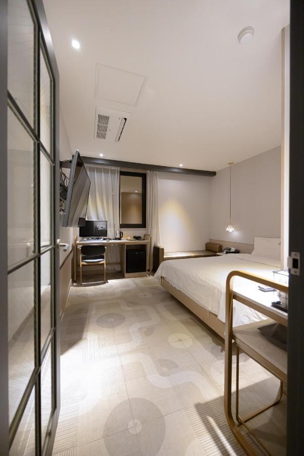 Hound Hotel Seomyeon-Beomcheon Пусан Экстерьер фото